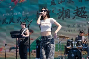 蓝山县首届大型风筝节暨风风火火战“湘超” 文旅融合持续升温