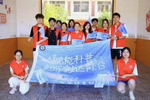 中南林科大前沿AI智慧科普服务团开展“AI赋能科普·知识触达前沿”大学生暑期“三下乡”社会实践活动